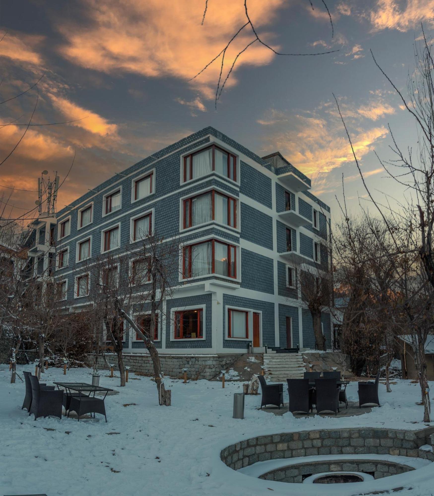 Hotel The Kargil Exterior photo